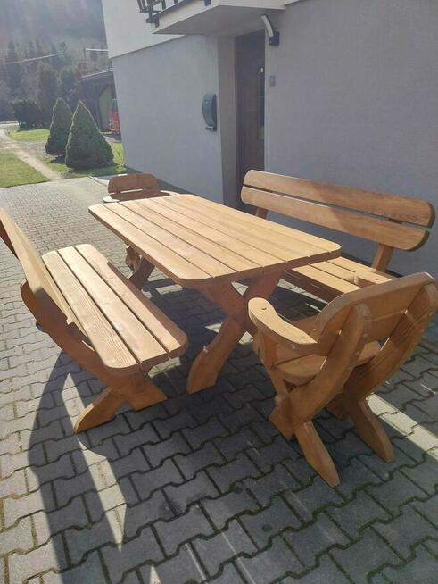 Drewniany stół malowany 2 ławki 2 fotele meble ogrodowe