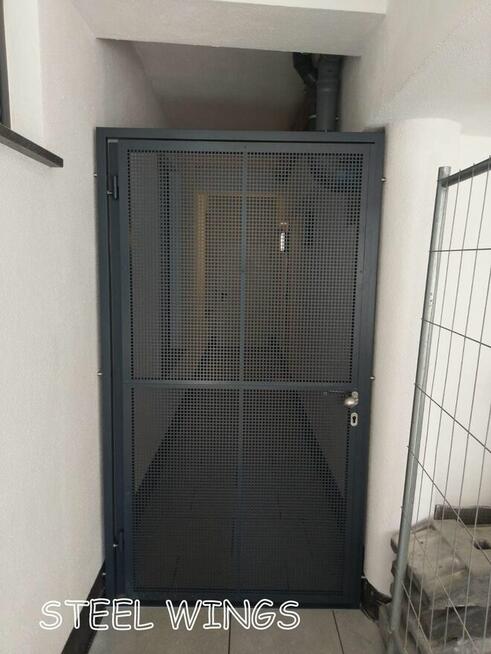 Balustrady, schody, zadaszenia, bramy ze stali nierdzewnej