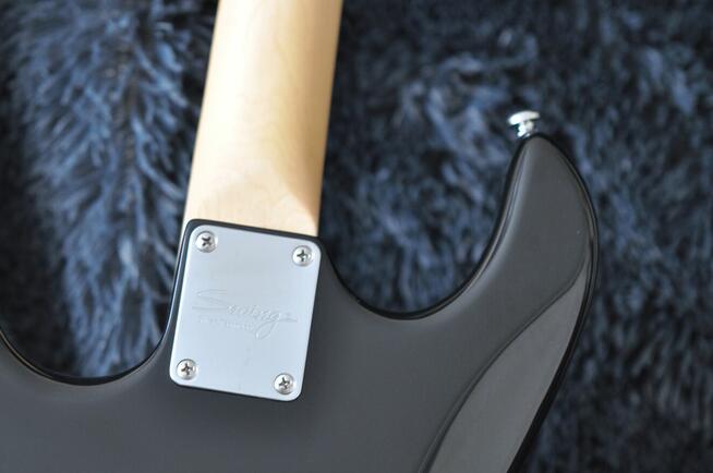 Gitara elektryczna SWING - stratocaster, czarna, układ HSS.