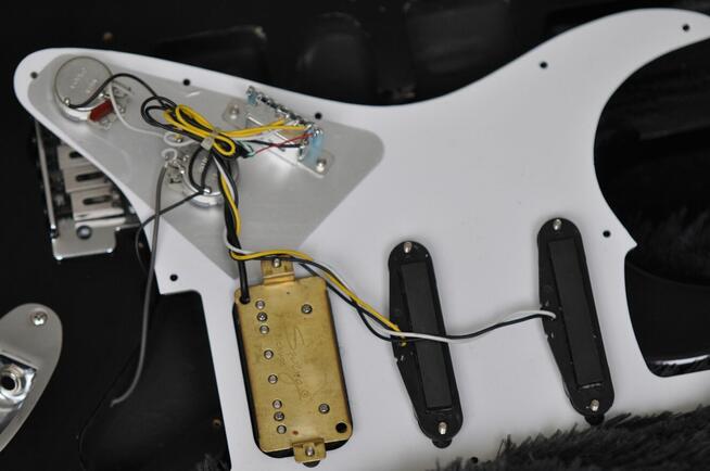 Gitara elektryczna SWING - stratocaster, czarna, układ HSS.