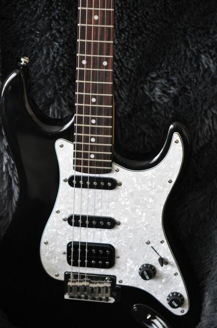 Gitara elektryczna SWING - stratocaster, czarna, układ HSS.