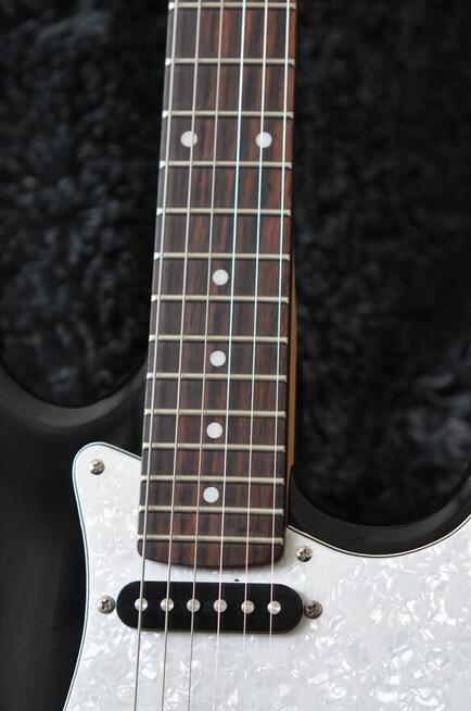 Gitara elektryczna SWING - stratocaster, czarna, układ HSS.