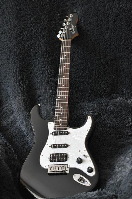 Gitara elektryczna SWING - stratocaster, czarna, układ HSS.