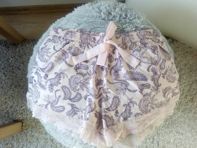 Urocze szorty z koronką, L