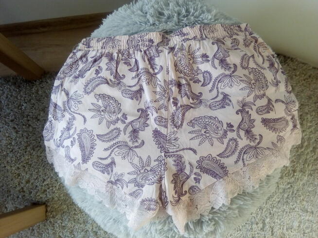 Urocze szorty z koronką, L