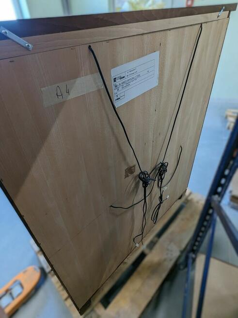 KREDENS KLOSE DUO z oświetleniem Drewniany Buk Kolonialny