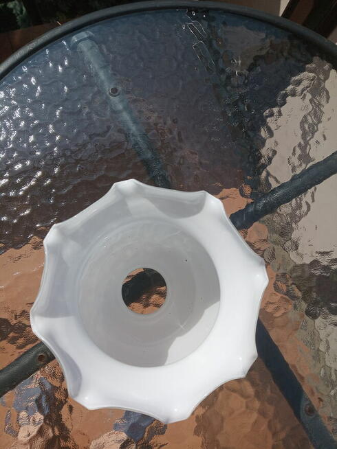 Szklany, biały klosz do kinkietu, lampki