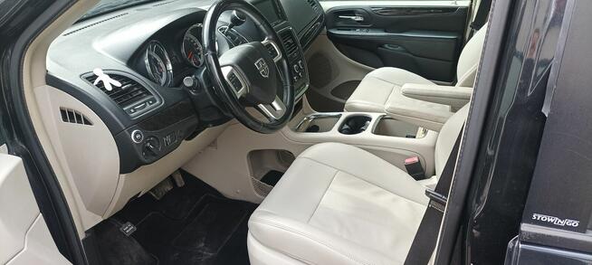 Wypożyczalnia samochodów aut mini vanów Warszawa.