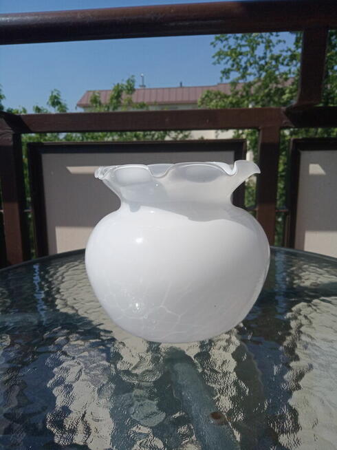 Szklany, biały klosz do kinkietu, lampki