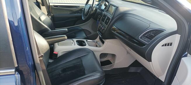 Wypożyczalnia samochodów aut mini vanów Warszawa.