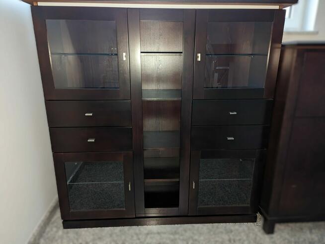 PODŚWIETLANY KREDENS (witryna) KLOSE z serii DUO WIŚLINKA