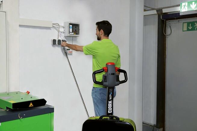 Wózek paletowy elektryczny Clark Wpio15 bateria lit jon