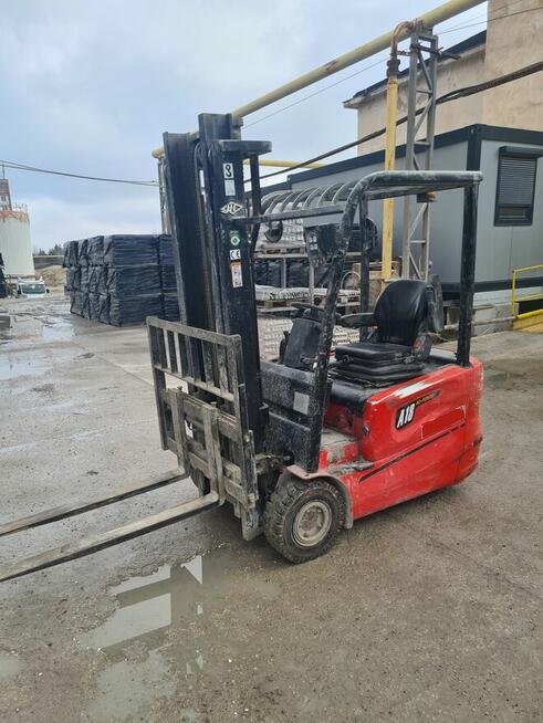 Wózek widłowy z napędem elektrycznym