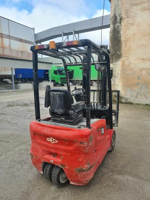 Wózek widłowy z napędem elektrycznym