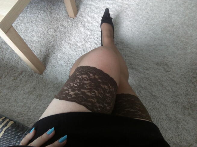 Brązowe pończochy z koronką3/4