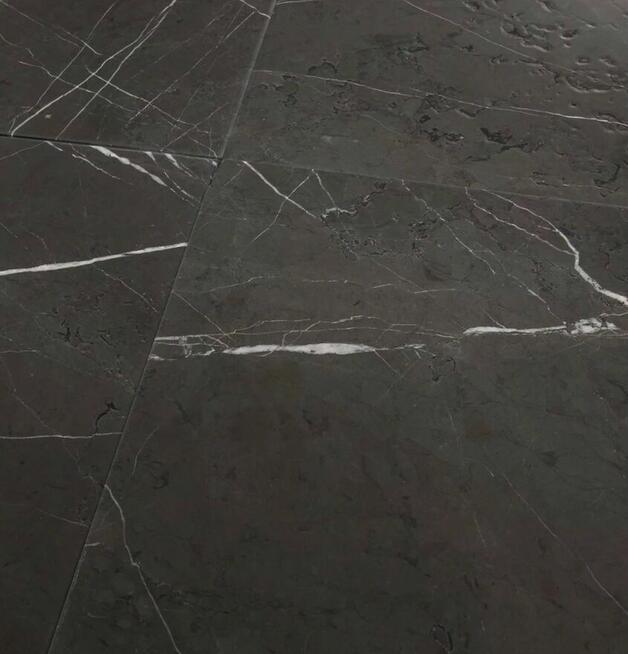 Płytki z marmuru Pierta Grey, wykończenie szczotkowane
