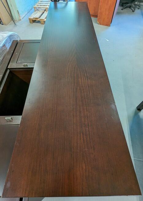 Szeroka komoda do salonu marki KLOSE