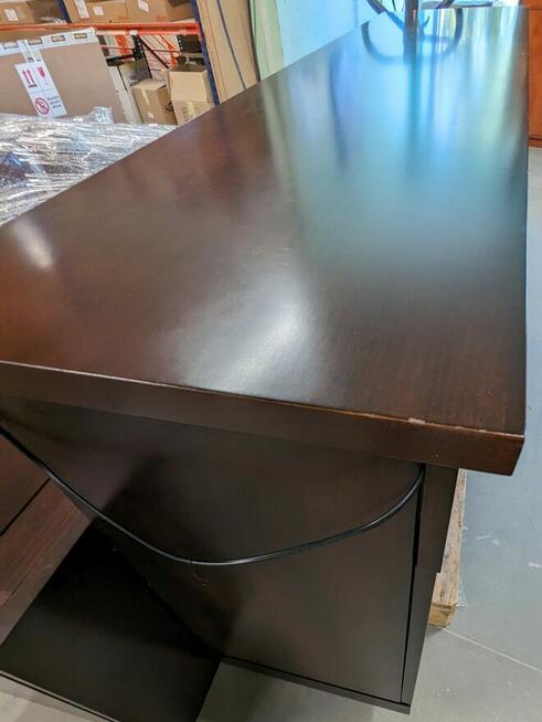 Szeroka komoda do salonu marki KLOSE