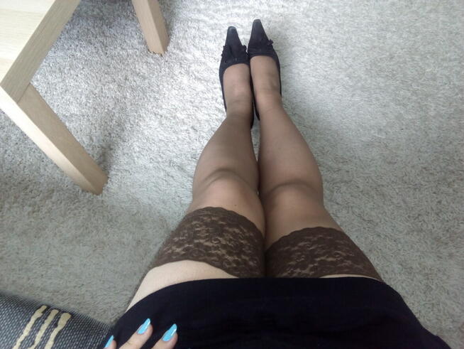 Brązowe pończochy z koronką3/4