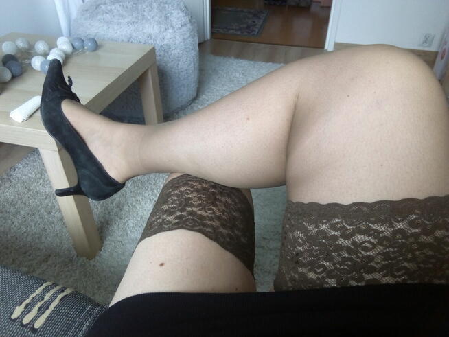 Brązowe pończochy z koronką3/4