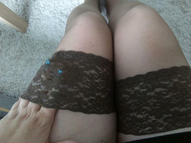 Brązowe pończochy z koronką3/4