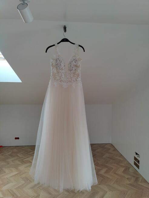 Suknia ślubna pudrowy róż. Ewa Śliwa