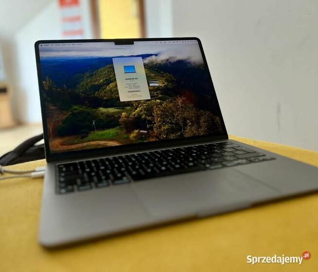 Apple Macbook Air M2 2022 8/256 jak nowy bateria 100%