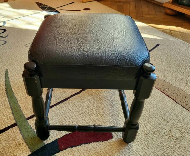 Taboret drewniany