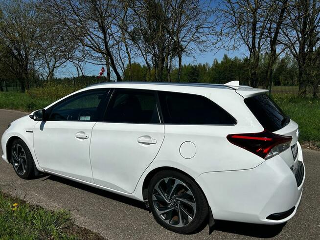 Toyota Auris hybrid Kombi 2015r LPG
