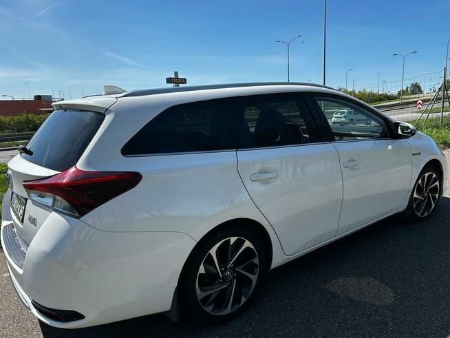 Toyota Auris hybrid Kombi 2015r LPG