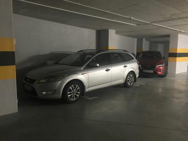 Podwójne miejsce parkingowe - ul. Sikorskiego - STARE MIASTO