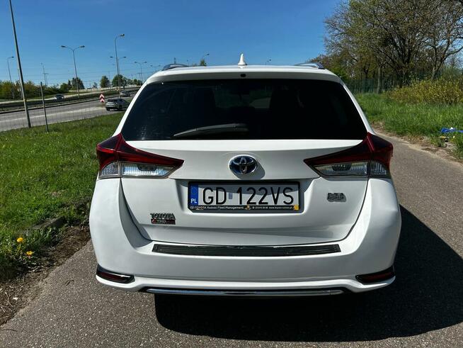 Toyota Auris hybrid Kombi 2015r LPG