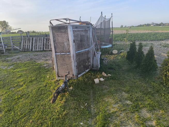 Przyczepa do przewozu konia 2osie i dojazdowym hamulcem