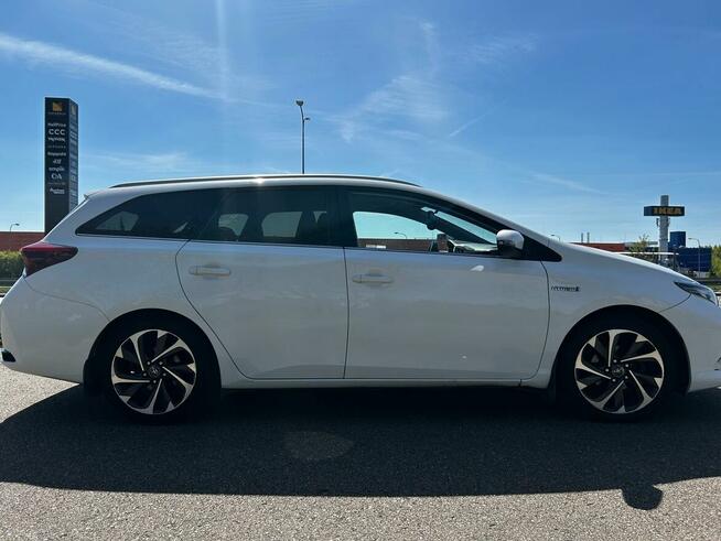 Toyota Auris hybrid Kombi 2015r LPG