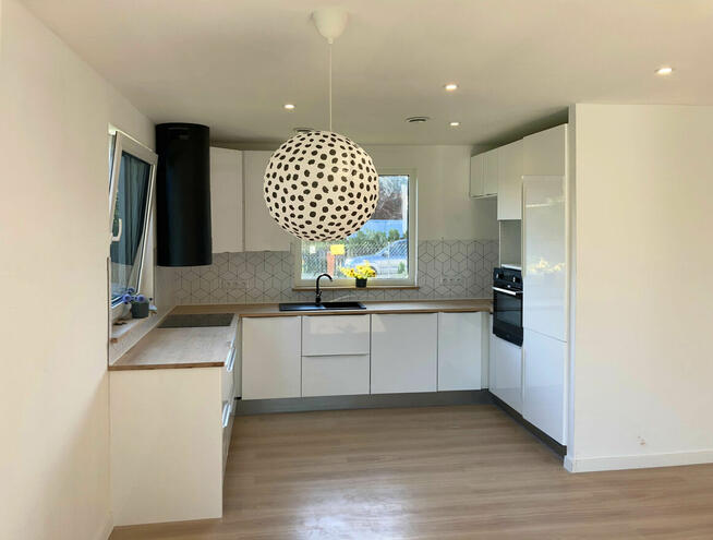 Nowoczesny dom nad jeziorem