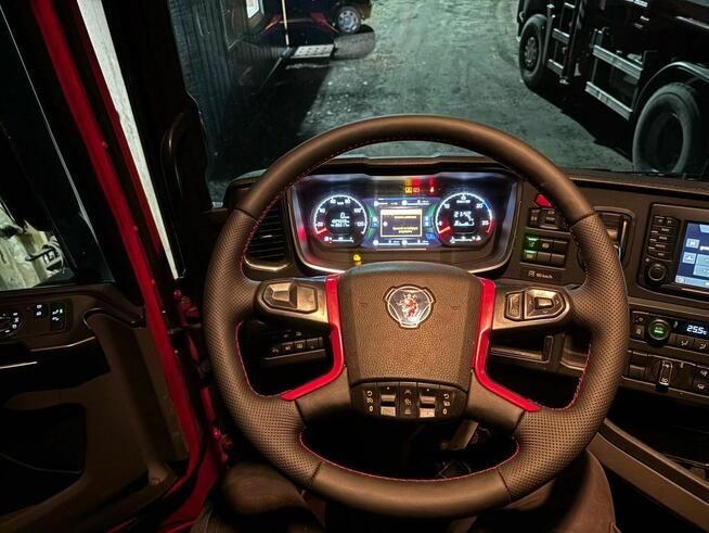 Obszywanie kierownic, tapicer samochodowy