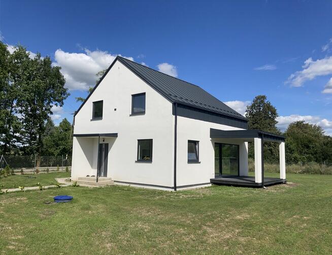 Nowoczesny dom nad jeziorem