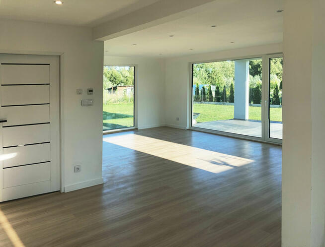 Nowoczesny dom nad jeziorem