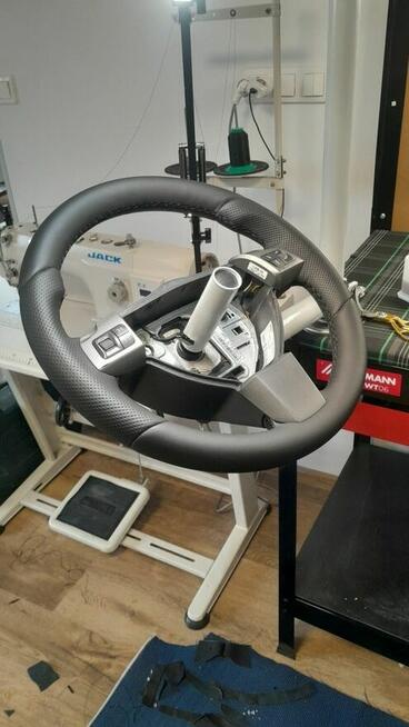 Obszywanie kierownic, tapicer samochodowy