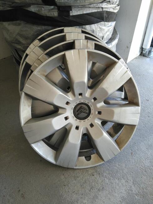 Koła z oponami 215/55 R16 i kołpaki Citroen