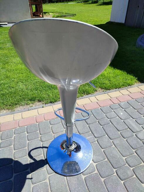 Hoker barowy / krzesło barowe srebrne, obrotowe, używane