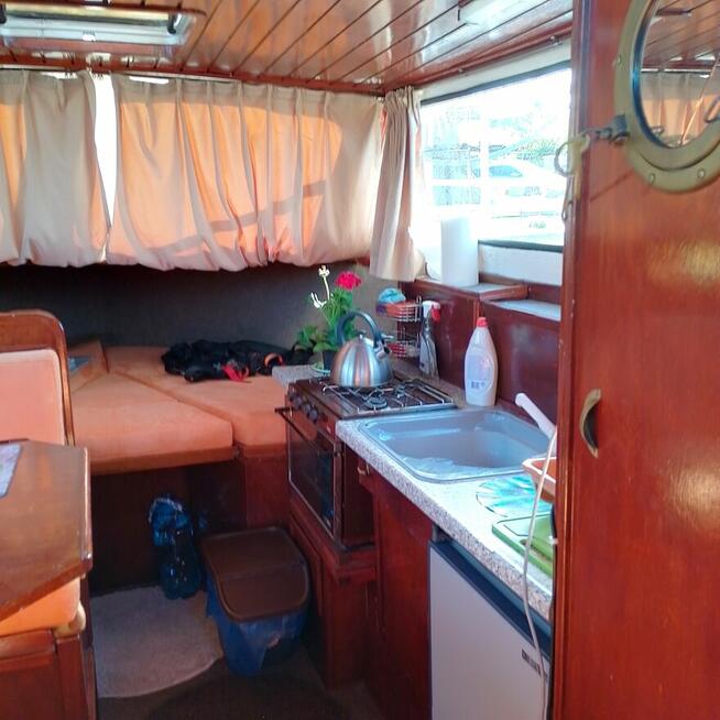 Jacht Motorowy Cascaruda 980 z miejscem postojowym (marina)