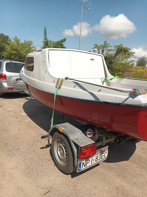 Łódka kabinowa wedkarska