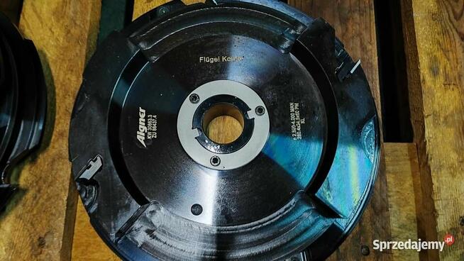 Frezy do okien i drzwi drewnianych