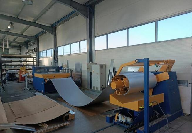 Linia do rozwijania blach w kręgach, prostowania i cięcia