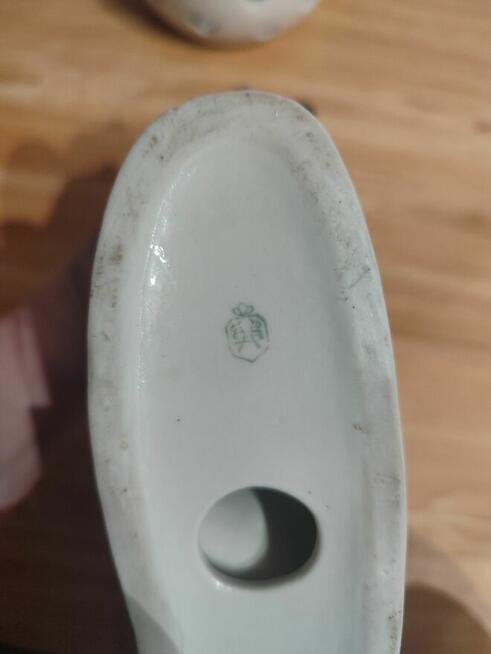 Figurka porcelanowa sygnowana jeleń