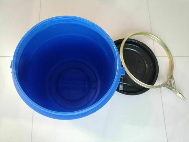 Sprzedam beczki, pojemniki, szczelne pojemność ok. 20 l.