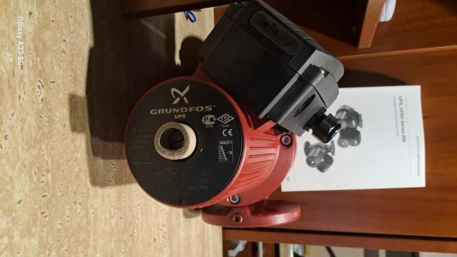 Sprzedam nową pompę obiegową Grundfos UPS 32-30F z modułem.