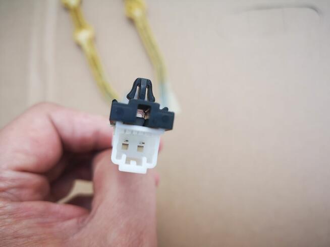 Mitsubishi ASX czujnik wiązka zajęcia fotela przedniego