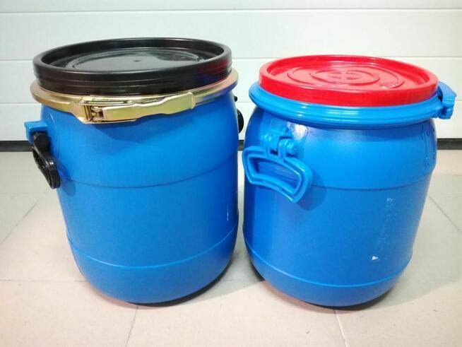 Sprzedam pojemniki, beczki plastikowe.